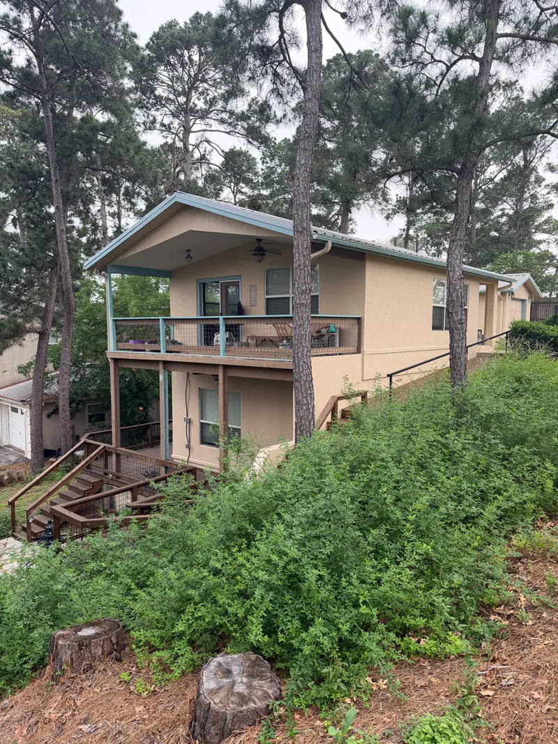 Hillside Austin area home, freshly painted exterior by V&S Painting